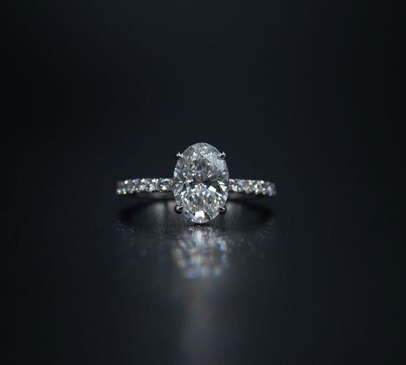 OVAL ELEGANCE